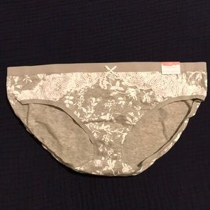 NWT Cacique gray floral print panties with lace on sides Size 14/16